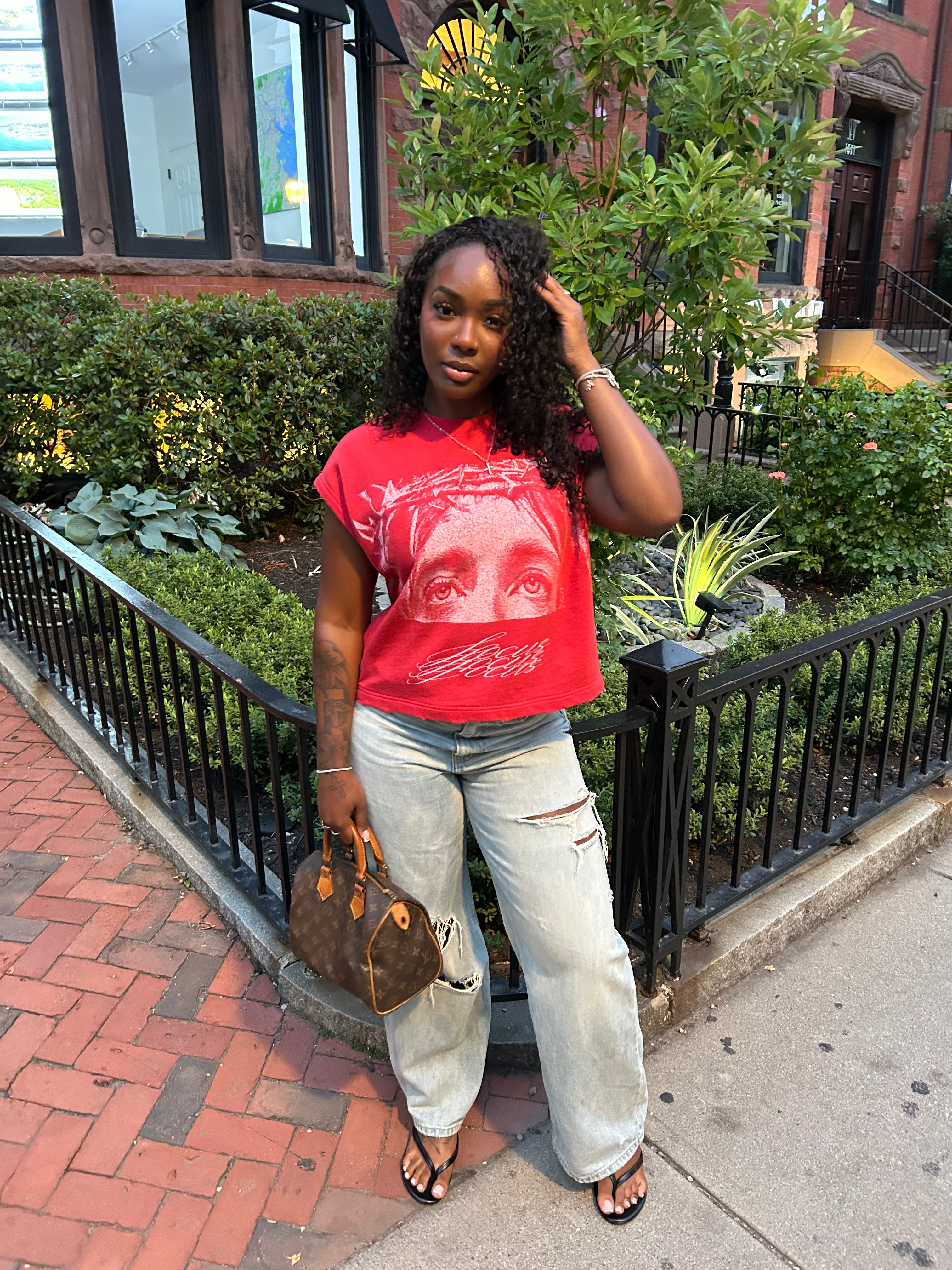 RED FOCUS SLEEVELESS TEE